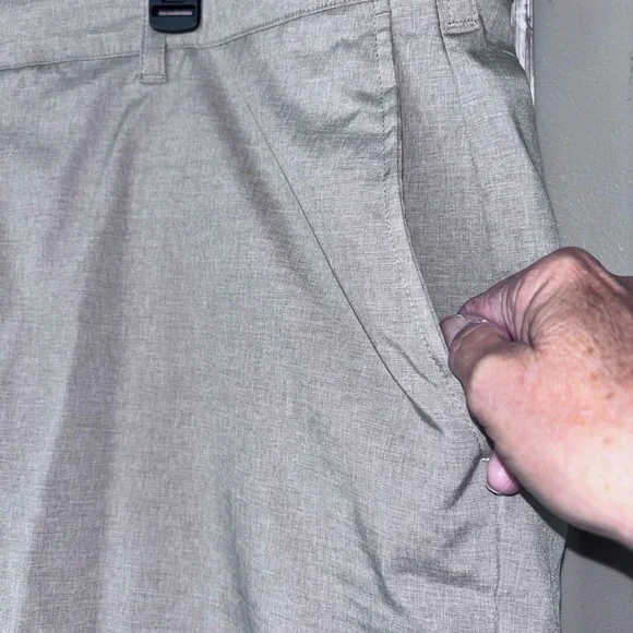 BEN HOGAN Men's Poly Blend Chino Golf Shorts Size 46 Khaki Perfect - Picture 4 of 5